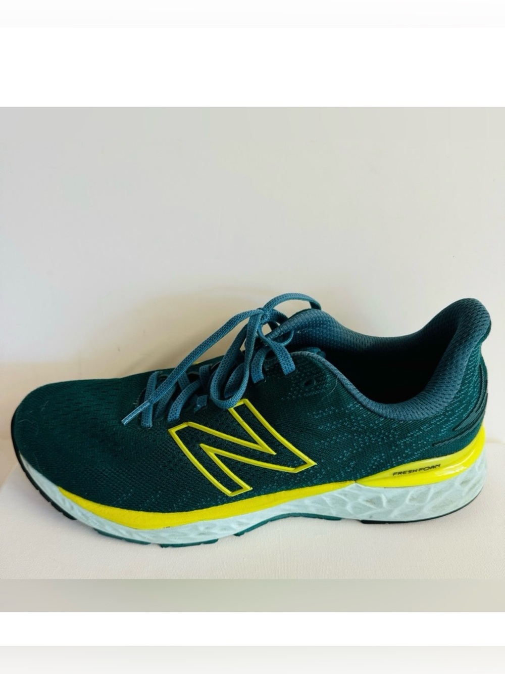 New Balance-Fresh Foam 880 Men’s running shoes in blue and green.Size 10